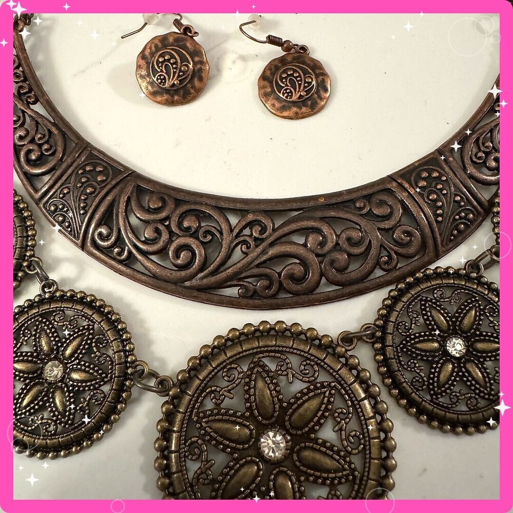 ⚜️ Vintage Lot | Filigree Collar Medallion Rhinestones | Cool 🩷